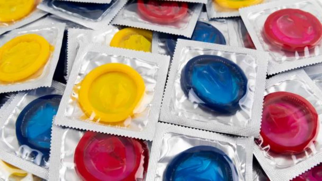 Alerta Cofepris por condones y lubricantes falsificados
