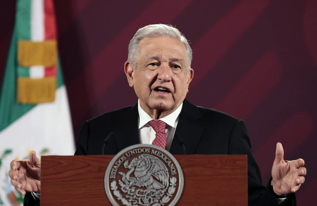 López Obrador descarta crisis financiera en México tras desplome de bancos en EEUU