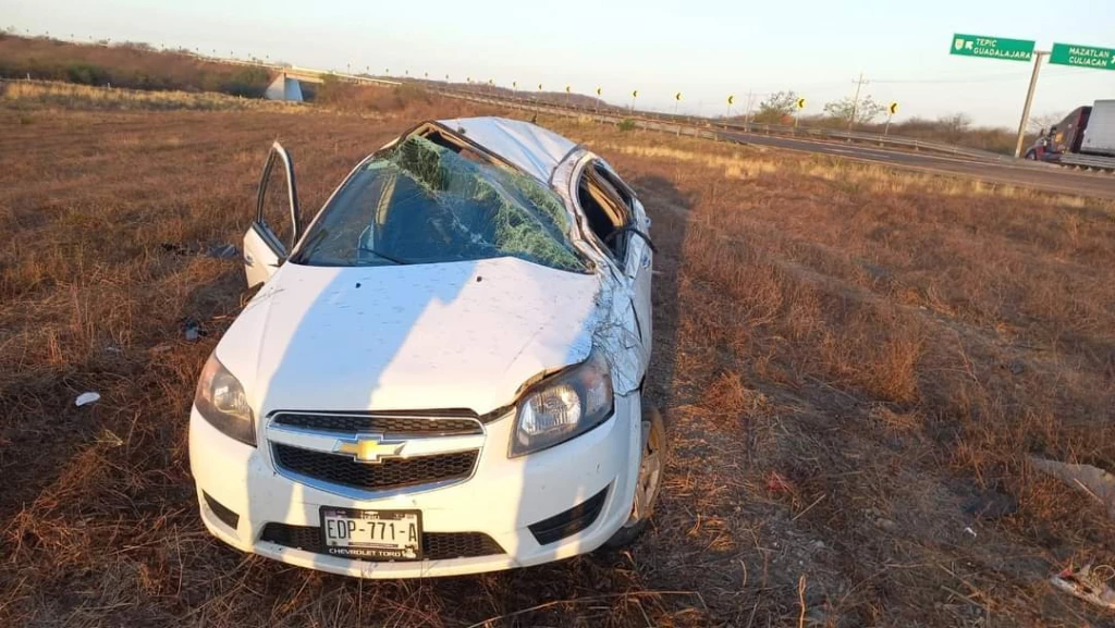Mujer de Chihuahua pierde la vida en aparatoso accidente en Villa Unión