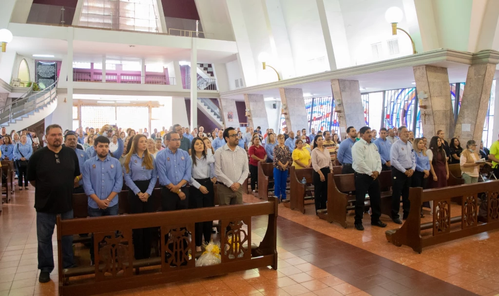 Juan de Dios Gámez Mendívil asiste a la Misa de Acción de Gracias por el 48 Aniversario del STASAC