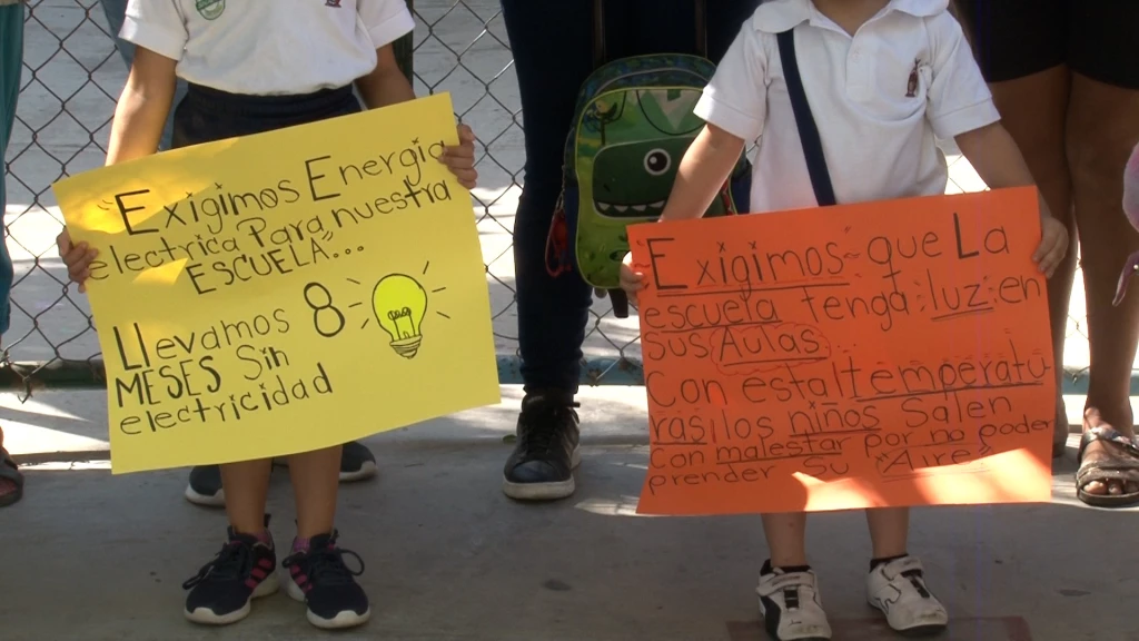 Se manifiestan en Jardín de Niños Jesús García Corona de Mazatlán por falta de energía eléctrica