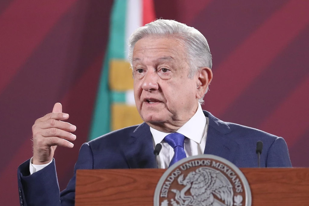 López Obrador reconoce que habló con su responsable de DDHH sobre posible espionaje