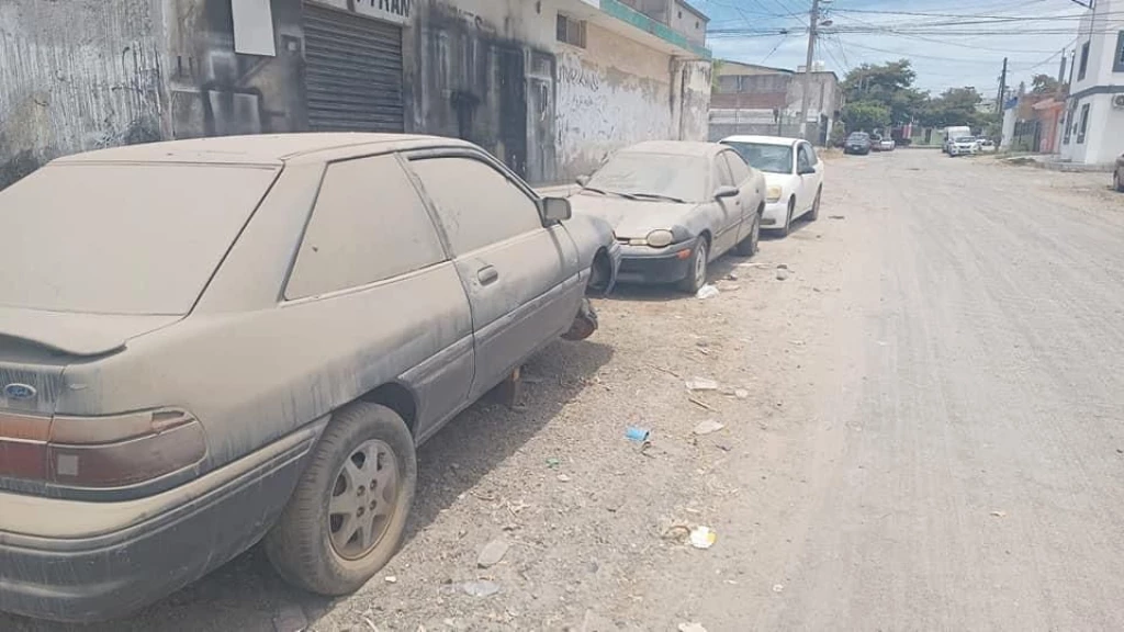 Tránsito municipal de Mazatlán continúa retirando vehículos en estado de abandono