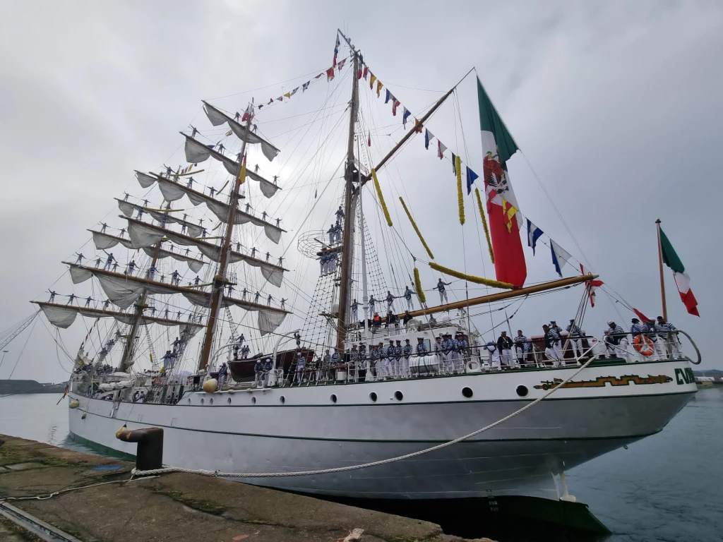 Llega a Gijón el buque escuela Cuauhtémoc