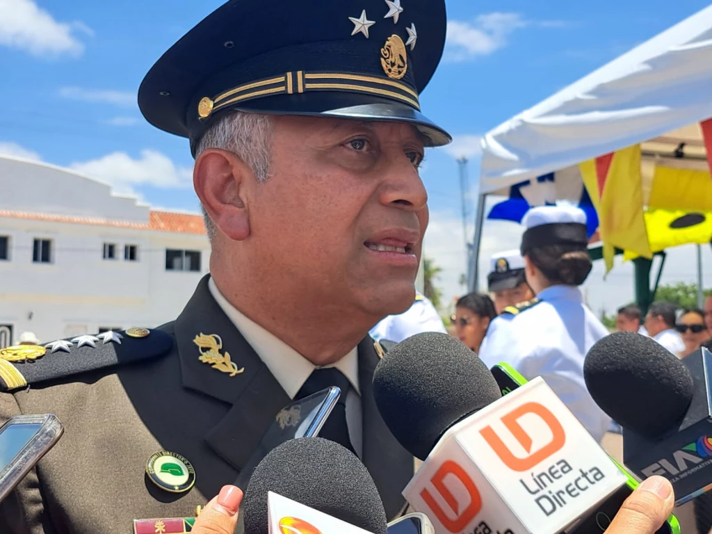 Preocupante tema de uso de uniformes militares falsos; Francisco Leana