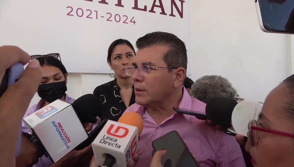 Denuncian directamente con el Alcalde de Mazatlán, casos de corrupción en ascensos de policías y tránsitos
