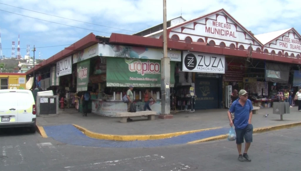 Locatarios esperan tercera etapa de remodelación de mercado Pino Suárez en Mazatlán