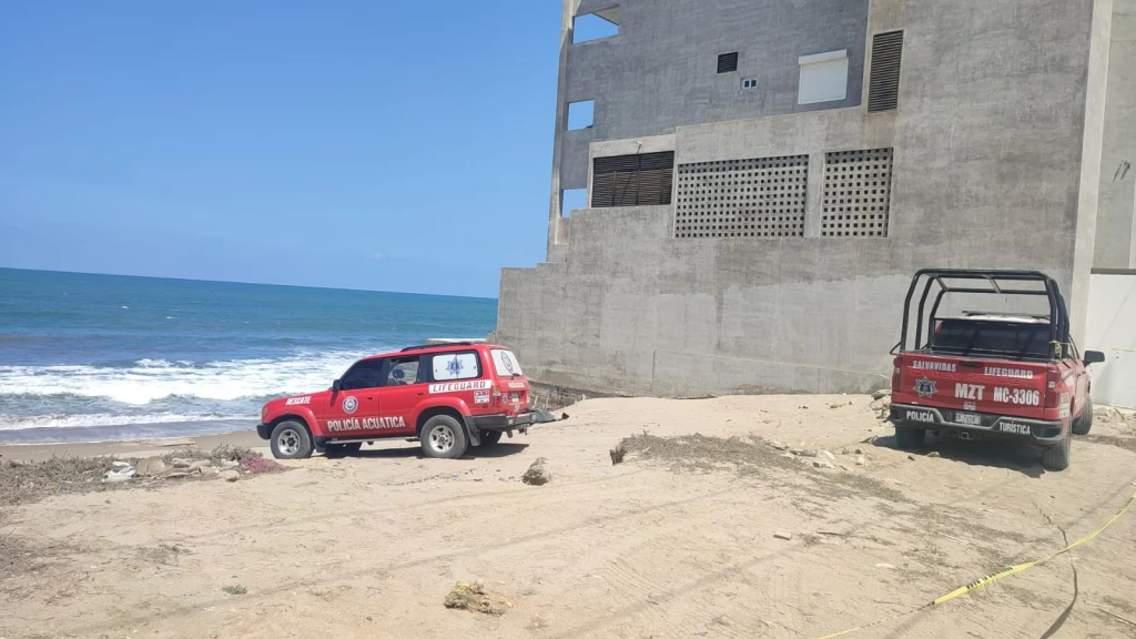 Cuerpo de mujer es localizado flotando en la Playa La Escopama