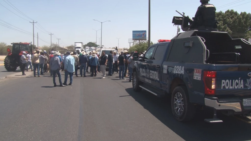Por mas de 3 horas, productores mantuvieron bloqueada la circulación por el bulevar Zapata