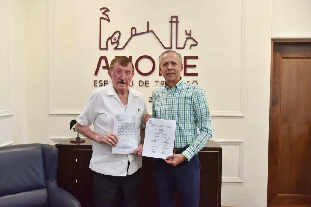 Alcalde Gerardo Vargas Landeros se reúne con Germán Lizárraga para firmar iniciativa del Día de la Banda Sinaloense