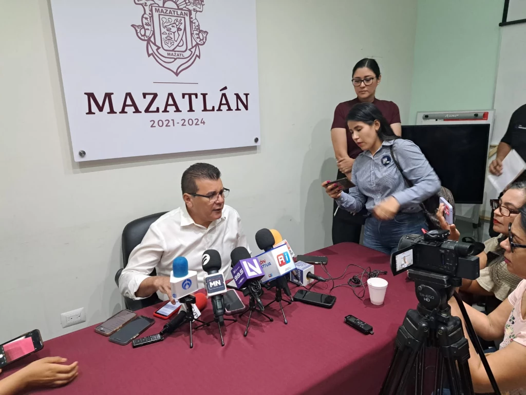 Alcalde de Mazatlán confirma renuncia de Secretaria del Ayuntamiento