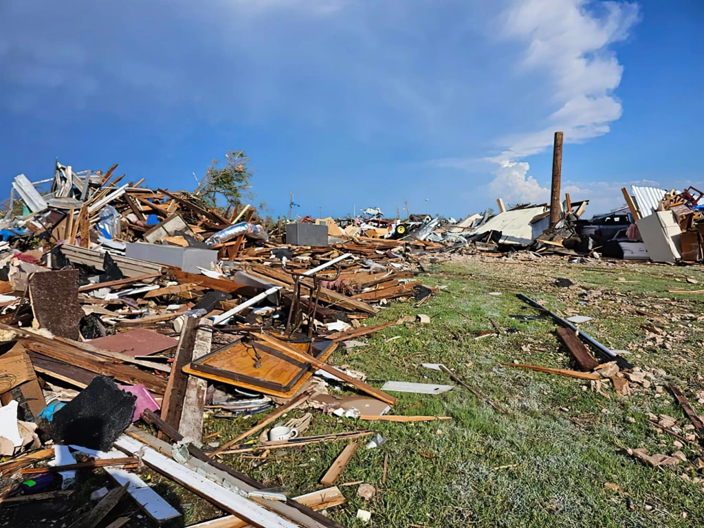 Un muerto por tornado en Misisipi, mientras tormentas y calor amenazan gran parte de EU