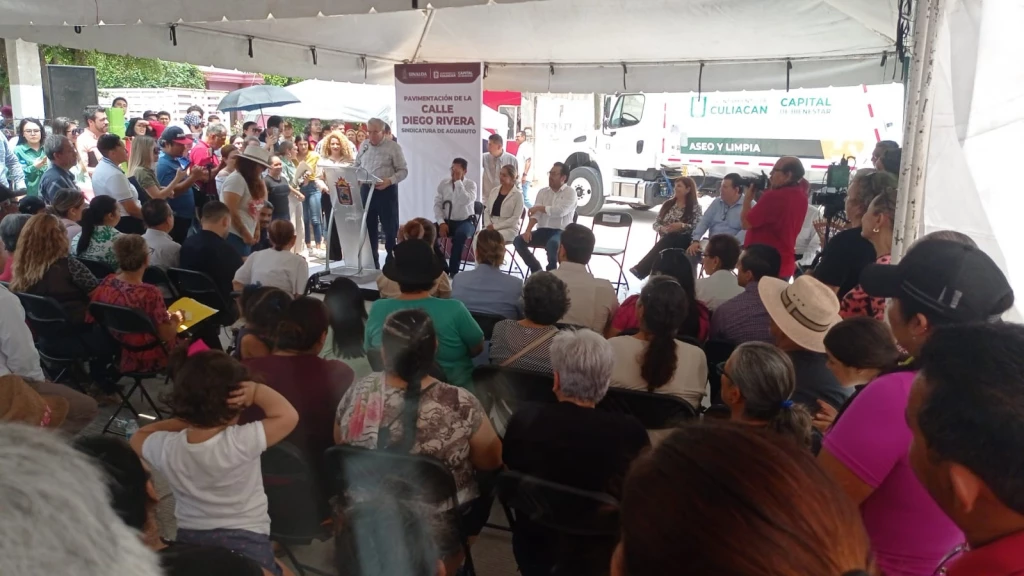 Entrega Ayuntamiento de Culiacán obra de pavimentación de la calle Diego Rivera en Aguaruto