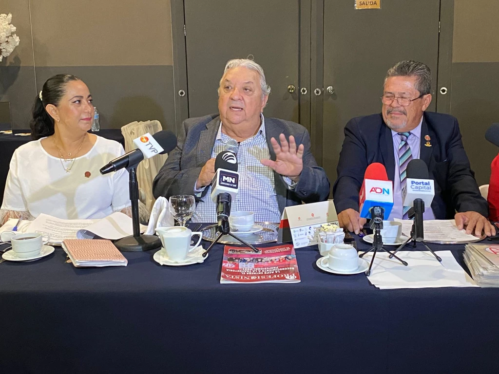 Galardonan al Doctor José Antonio Garzón Tiznado