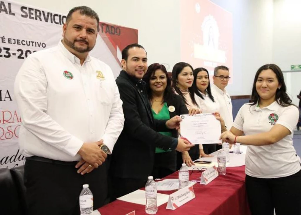 Michel encabeza graduación y celebración del 20 Aniversario de la Preparatoria STASE.