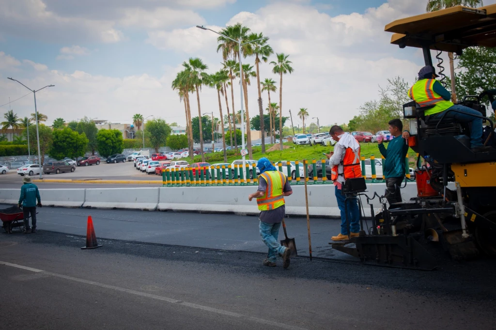 Realizan reencarpetado del bulevar Pedro Infante, en tramo Congreso del Estado al Puente Negro