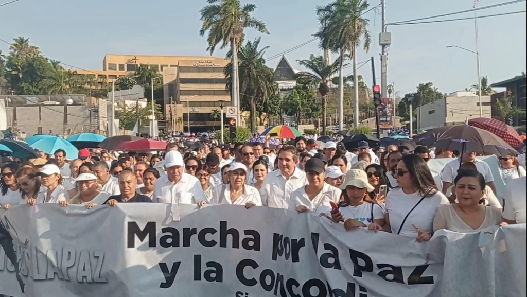 Cuén Ojeda encabeza multitudinaria marcha por la Paz en Culiacán
