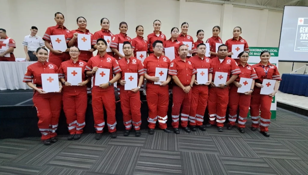 25 paramédicos de Cruz Roja se gradúan en Mazatlán