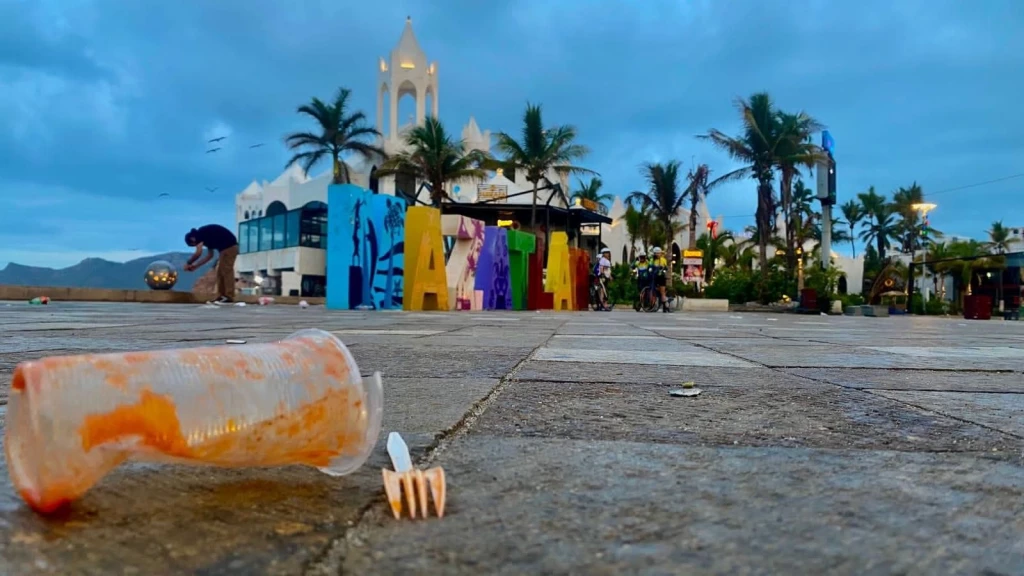 ¡No tires basura y cuida Mazatlán!