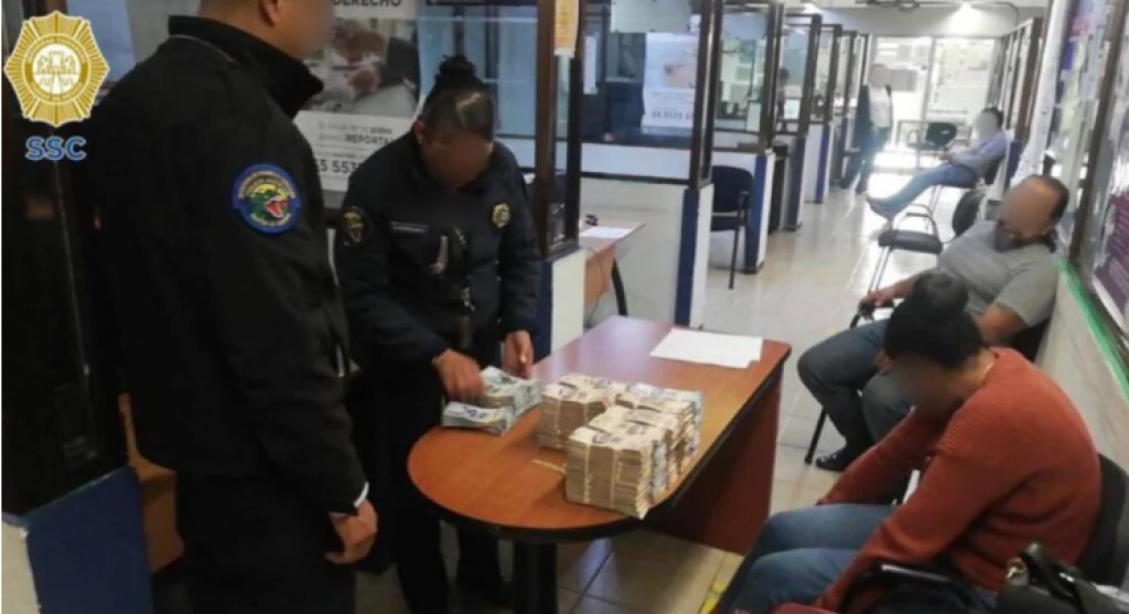 Detienen a mujer que transportaba más de 5 millones de pesos en maleta
