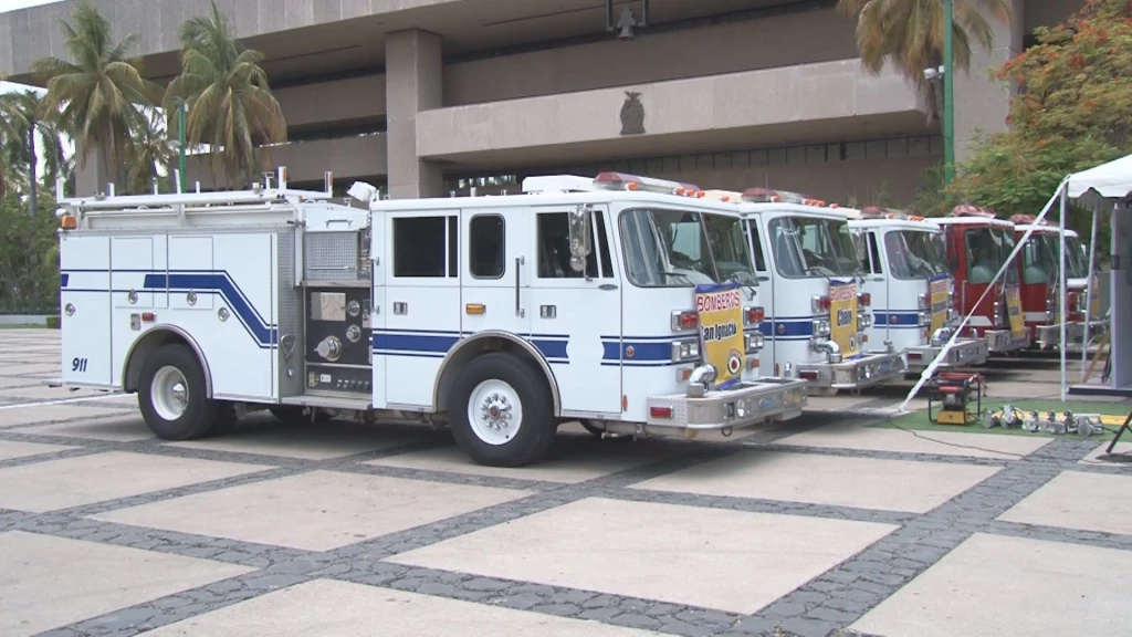 Entregan 6 camiones de bomberos a municipios que no contaban con estas unidades