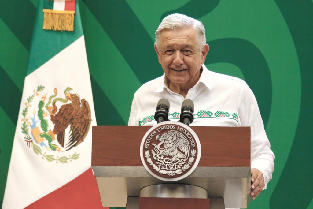López Obrador acusa al INE de querer silenciarlo