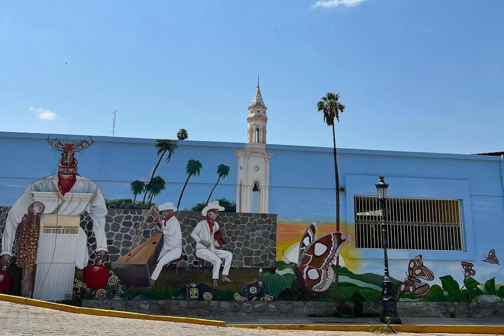 Pintan murales que representan la historia de Pueblos Mágicos en Sinaloa