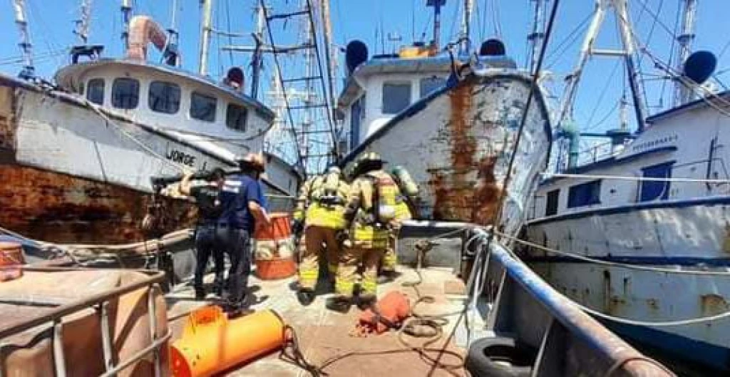 Explota tanque de diésel en barco camaronero; un hombre perdió la vida