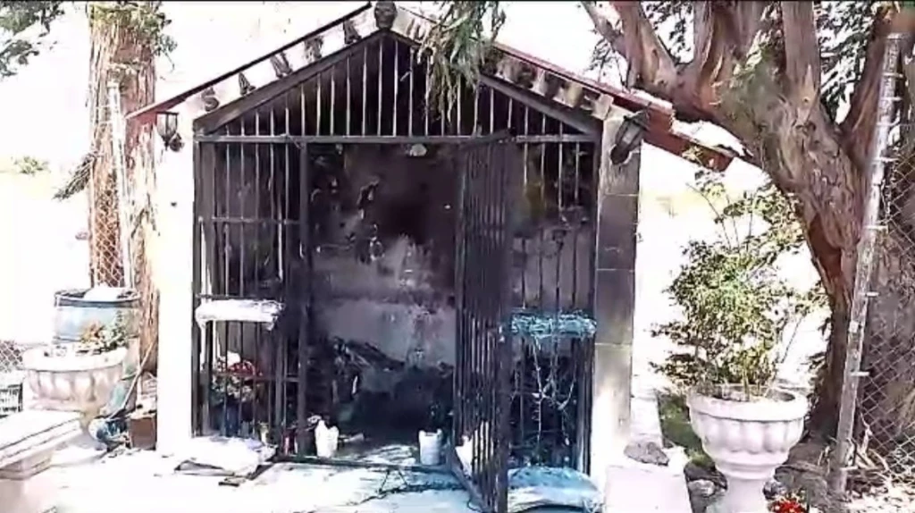 Se incendia capilla de la santa muerte en Los Mochis 