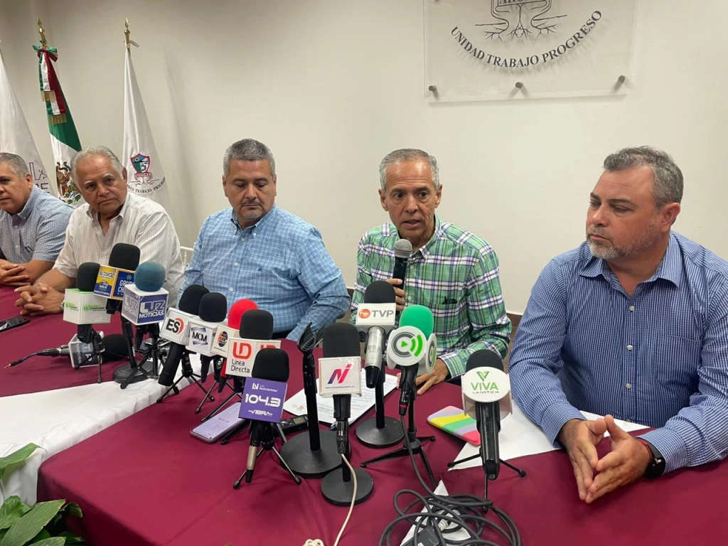 Se reúnen empresarios locales con el Alcalde de Ahome