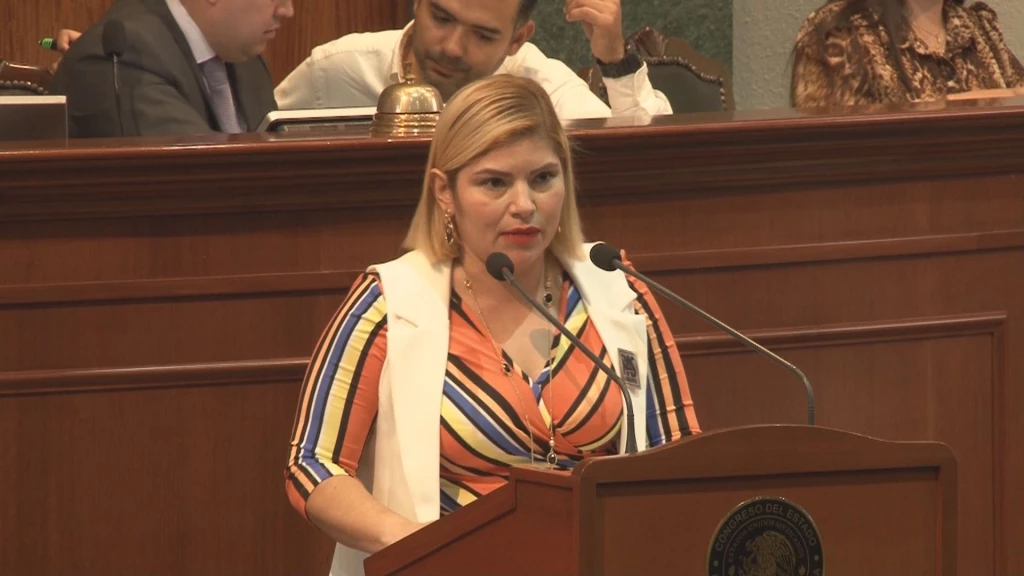 Ley monzón genera "choque" entre diputadas pasistas y morenistas