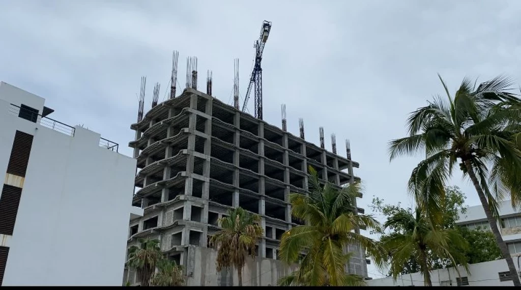 Bomberos de Mazatlán recomiendan a empresarios de torres invertir en sistema contra incendios