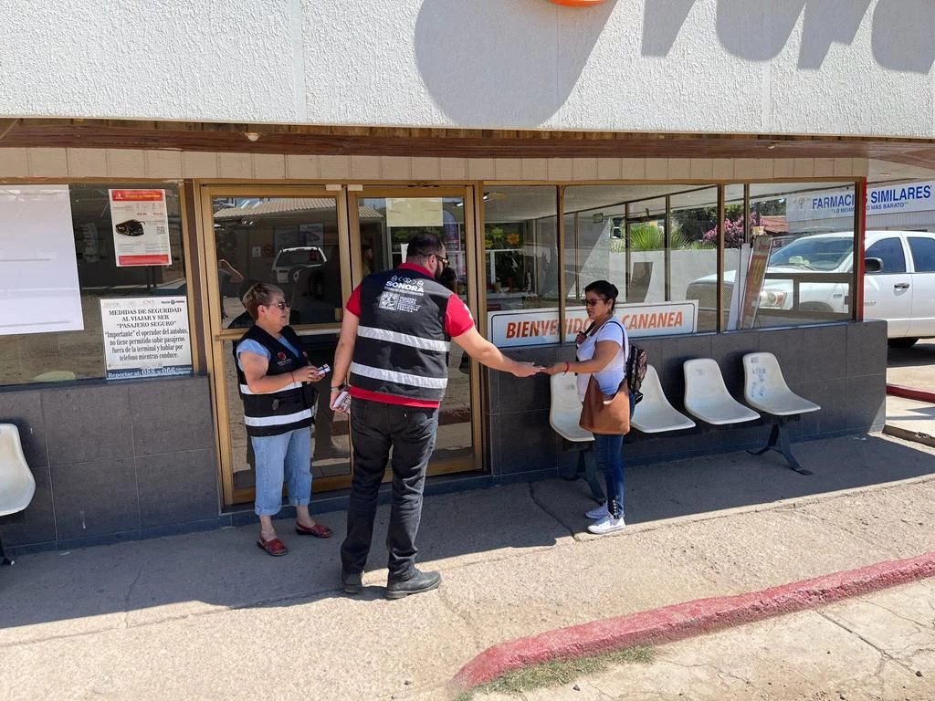 Instalan módulos de atención en centrales de autobuses durante vacaciones de verano