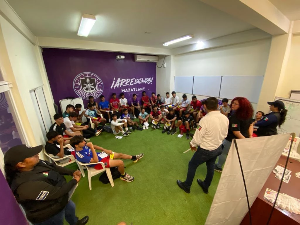 Seguridad Pública lleva programa preventivo a jóvenes de sub 15 de Mazatlán FC