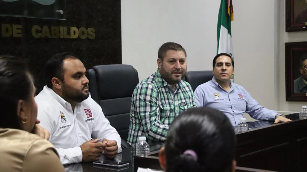 Alcalde de Badiraguato refrenda apoyo mediante programas sociales; se reúne con síndicos 