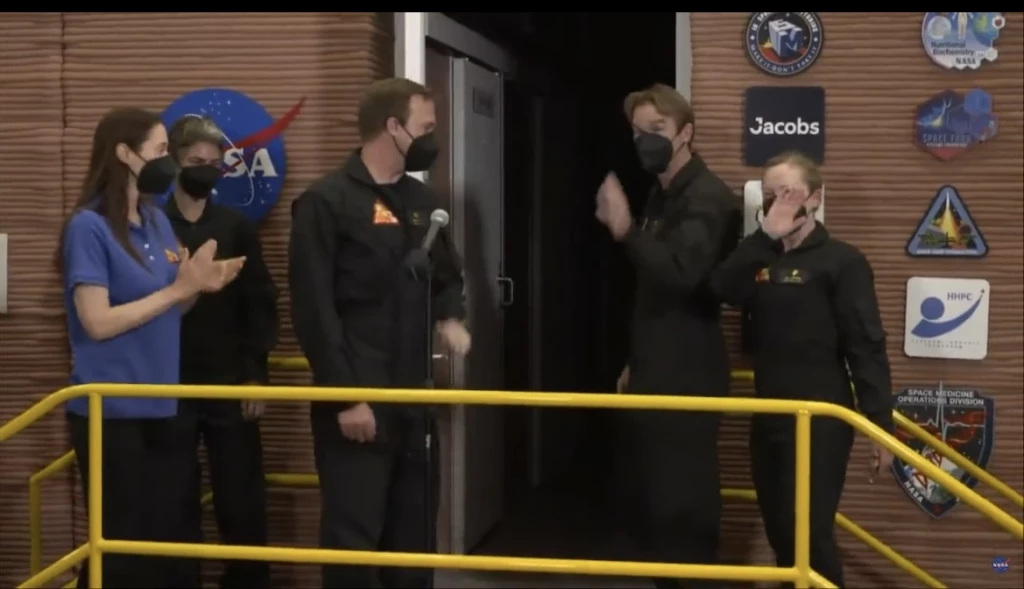 Cuatro voluntarios se encierran en habitación simuladora de Marte por un año