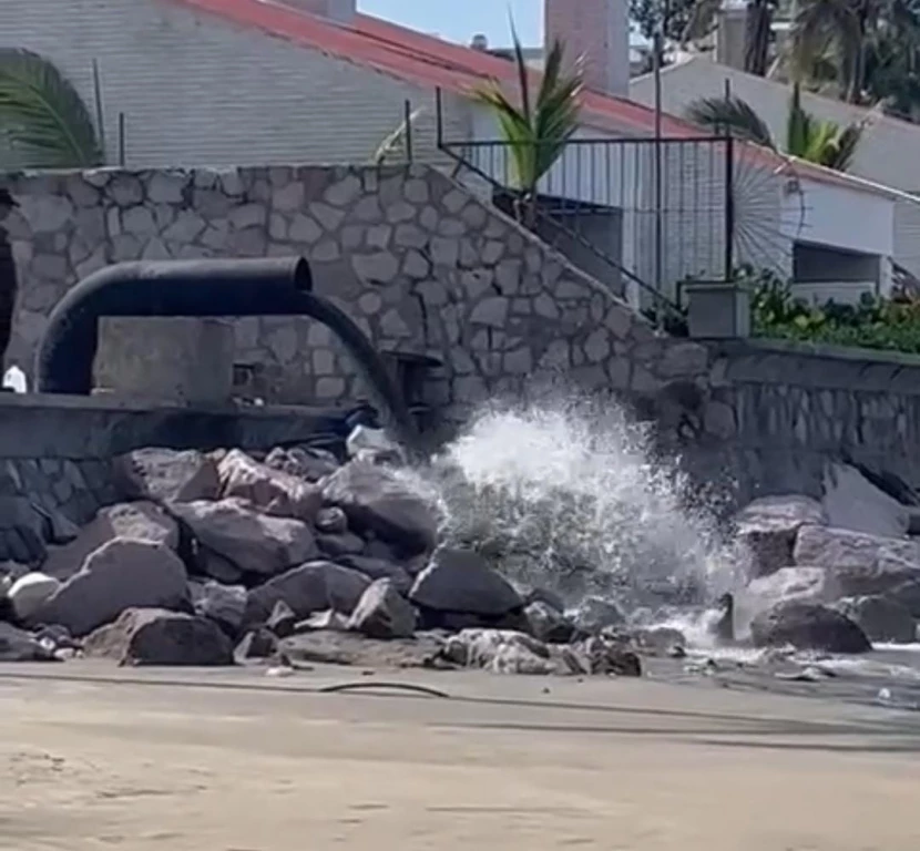 Vertimiento hacia el mar es acumulación de agua pluvial y no de aguas negras: Gobierno de Mazatlán