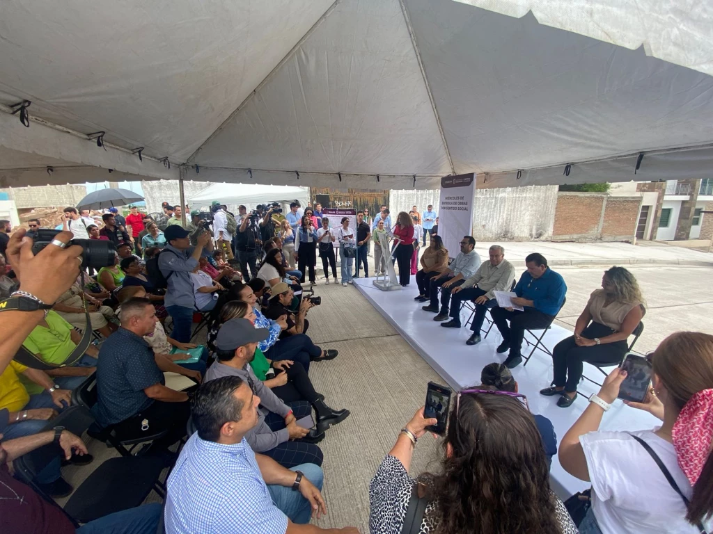 Inauguran dos calles en Culiacán