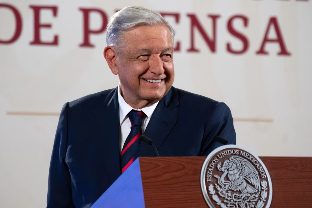 Busca AMLO crear una farmacia muy grande