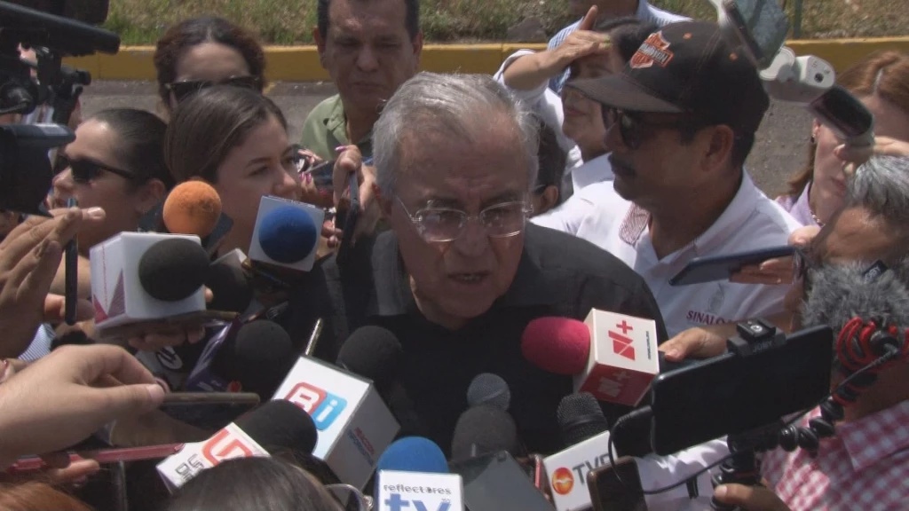Se limita Rubén Rocha a opinar sobre declaraciones de Marcelo Ebrard