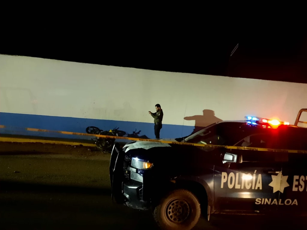 Motociclista pierde la vida tras ser embestido por automóvil; el presunto responsable abandonó la unidad