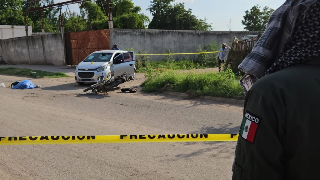 Muere motociclista tras chocar contra automóvil; el presunto reponsable abandonó la unidad y huyó del lugar