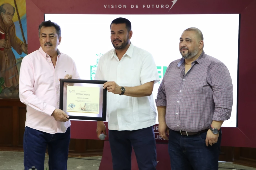 Recibe alcalde reconocimiento al Oomapasc como el màs transparente a nivel nacional