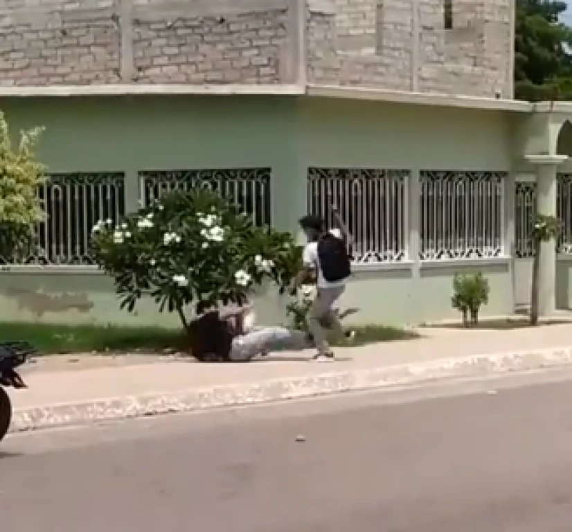 Cuatro estudiantes de preparatoria protagonizan riña a machetazos en la Villa de Ahome