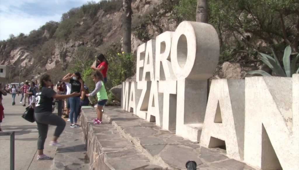 Por sensación térmica mayor a 40° el Faro de Mazatlán abrirá hasta las 4:00 pm de este domingo
