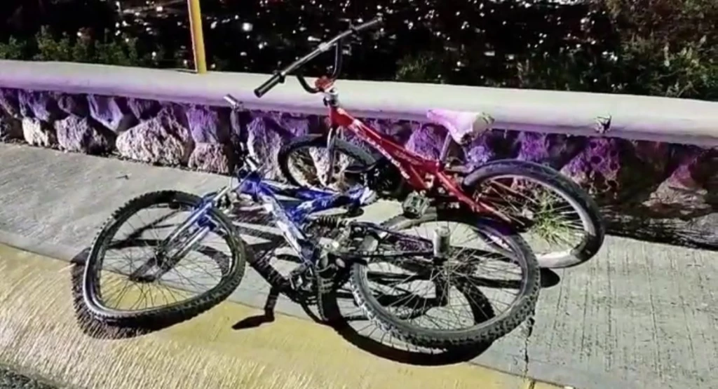 Ciclistas sufren accidente en el Cerro de la Memoria