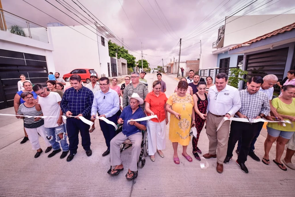 : Colonia Valles del Ejido en Mazatlán, estrena calle tras pavimentación de parte del Gobierno Municipal