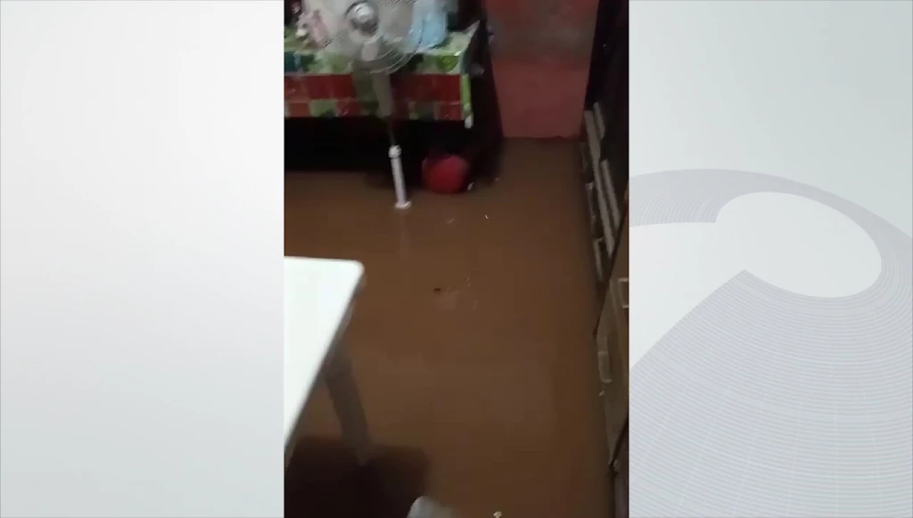 Hasta un metro y medio subió el nivel del agua en viviendas de la Colonia Tercera Ampliación de Urías en Mazatlán