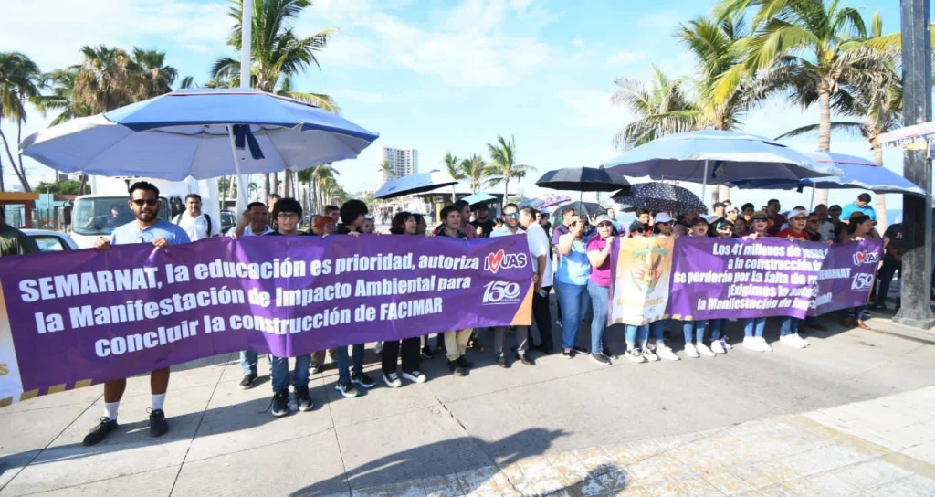 Estudiantes y maestros de Facimar reanudan manifestación en Mazatlán