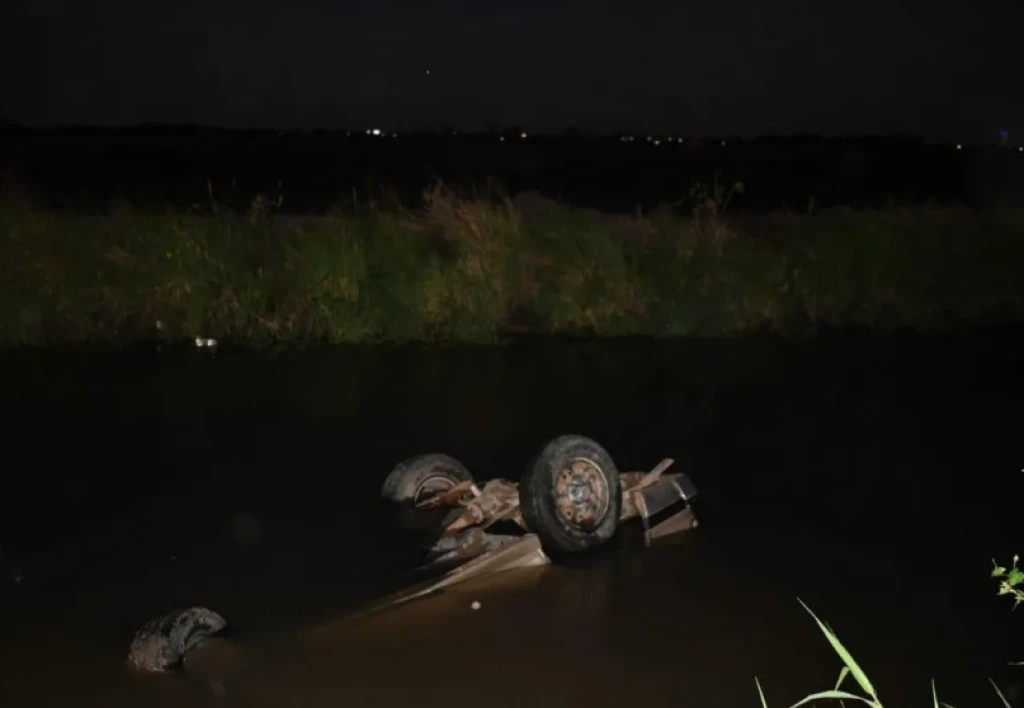 ¿Qué hacer en caso de caer al agua dentro de un coche con los vidrios cerrados?
